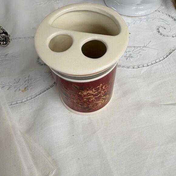 Springmaid Toothbrush Holder Rosemond Burgundy Cottage Roses Tooth Brush Holder - Picture 1 of 7